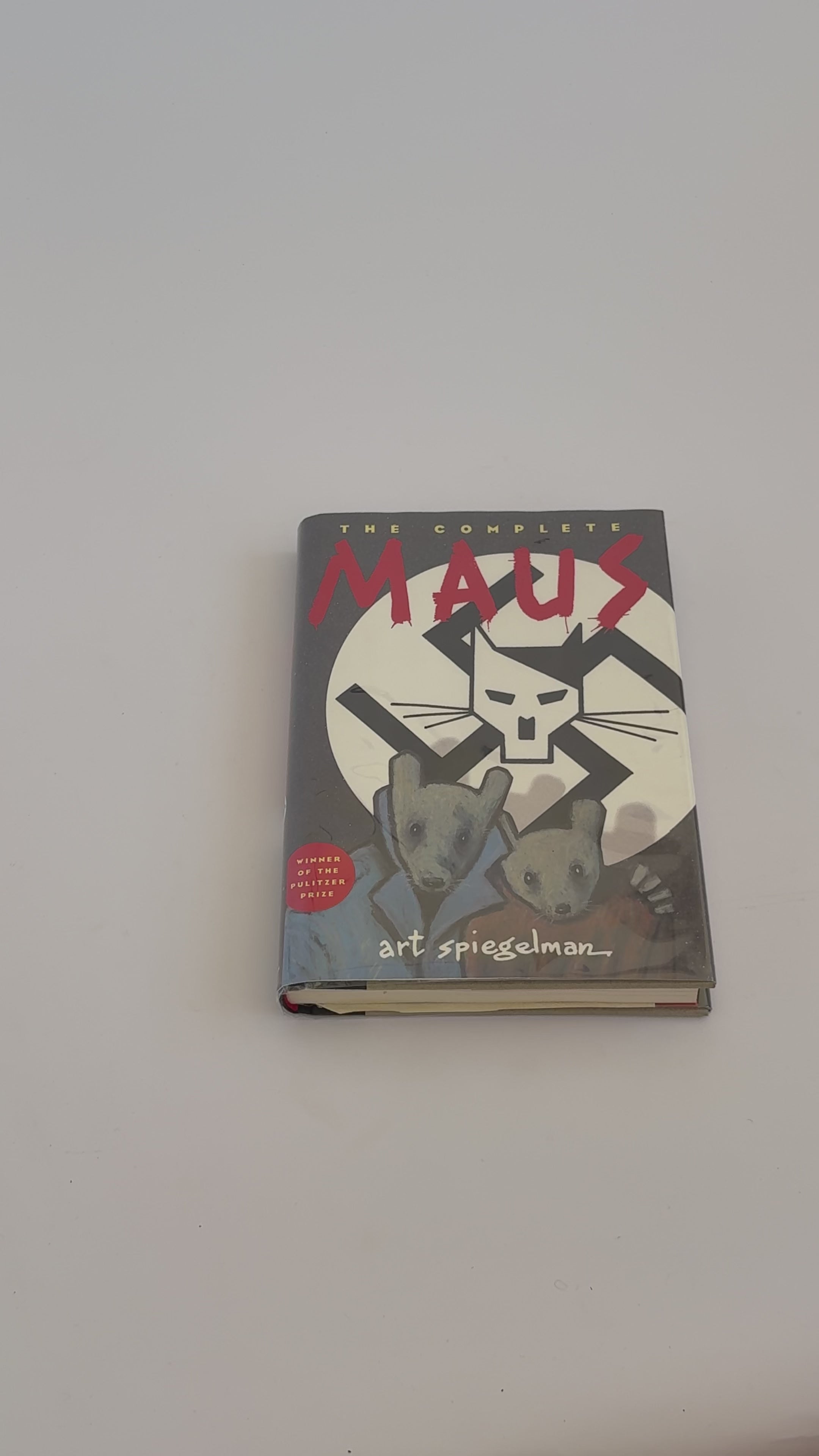 SPIEGELMAN, Art. The Complete Maus: A Survivor's Tale. New York: Pantheon Books, 1997 [1996] — Signed First Printing of the First One-Volume Edition